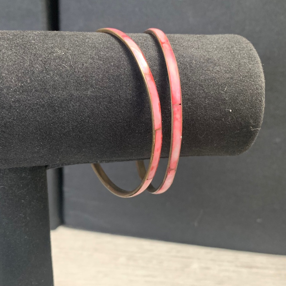 Vintage Brass Bangle Bracelet Set Pink Mother of Pearl Shell Inlay 8 Inch 2pc